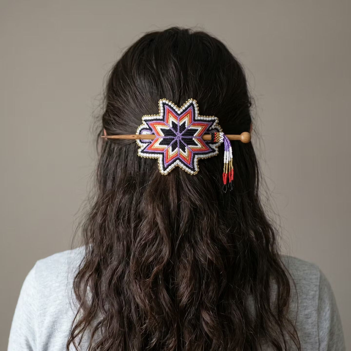 Barrette étoile perlée faite à la main violette