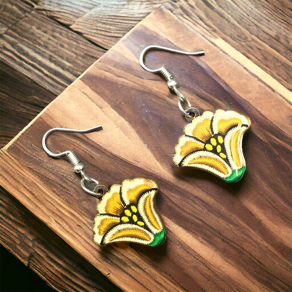 Boucles d'oreilles en bois fleuri de moutarde peintes OLDTRIBES™