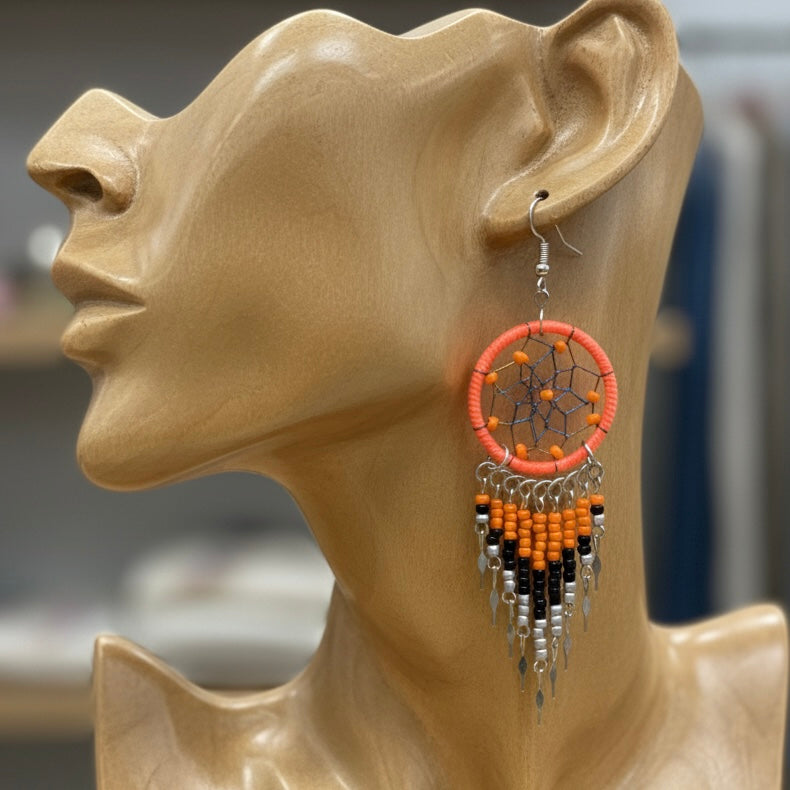 Boucles d'oreilles pendantes attrape-rêves orange et noires