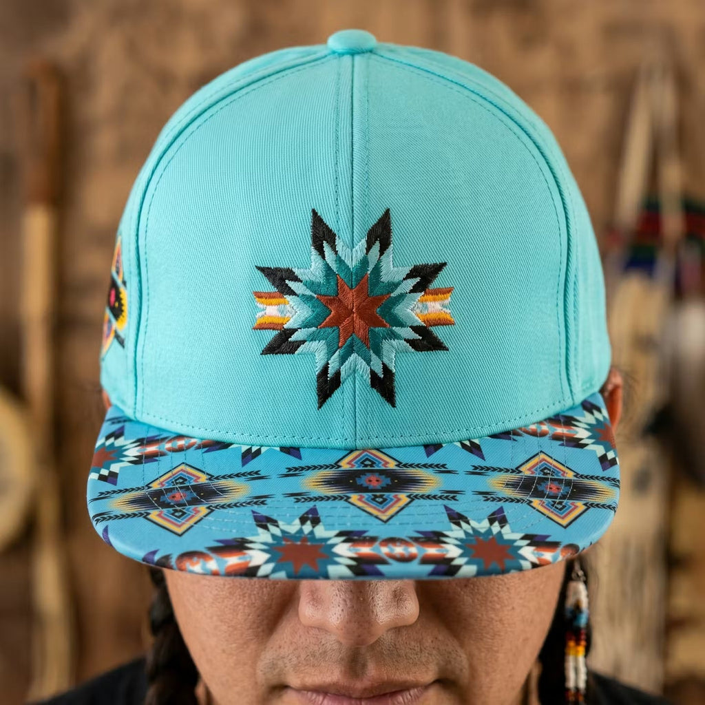 Chapeau brodé autochtone turquoise