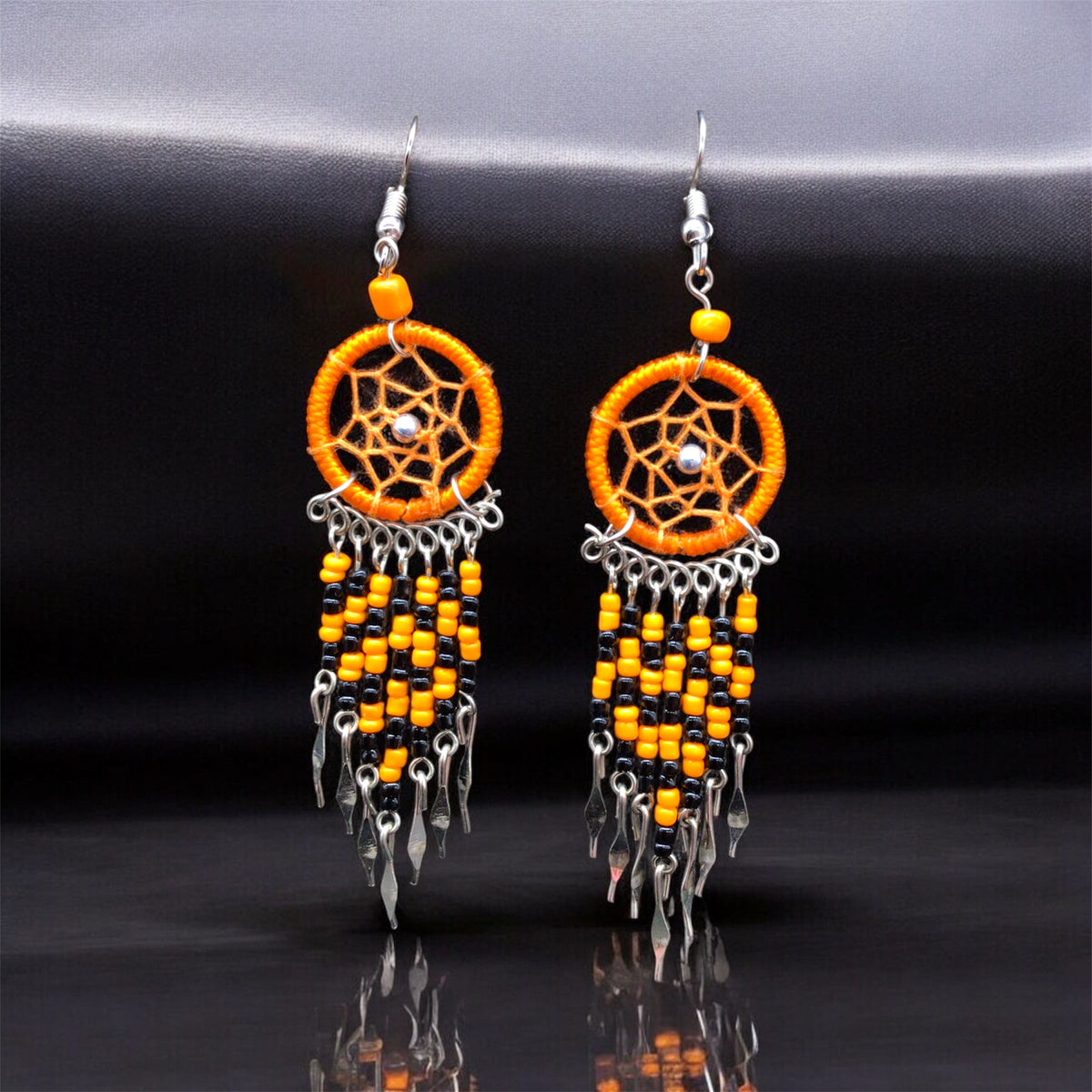 Boucles d'oreilles Attrape-rêves perles orange et noires