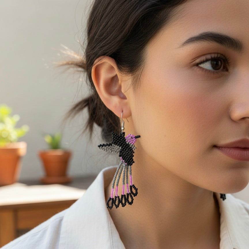 Boucles d'oreilles colibri perlées faites à la main - Violettes et noires
