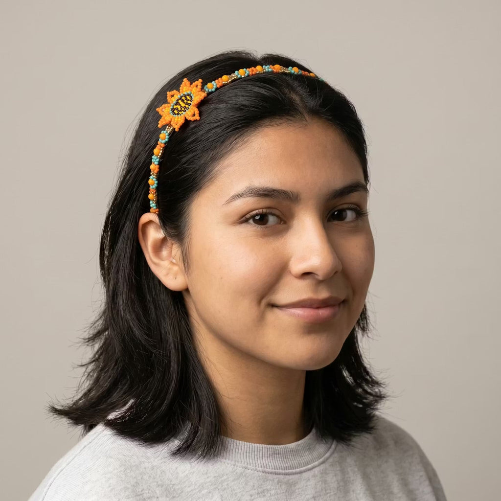 Bandeau perlé avec fleur orange