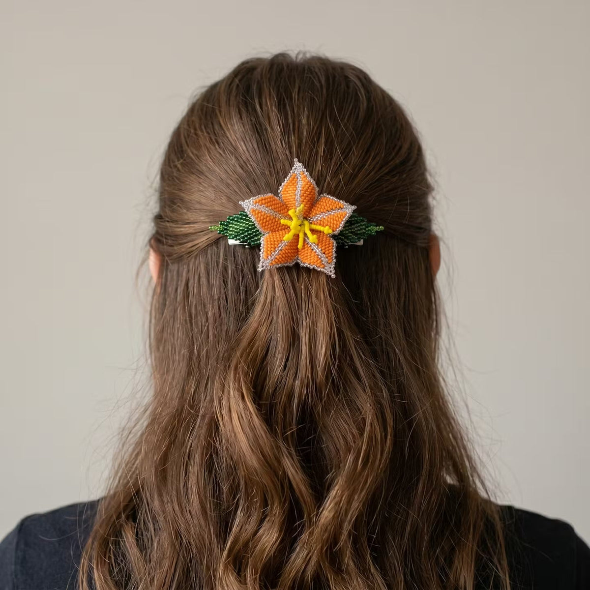 Barrette à cheveux perlée Orange Ember Bloom