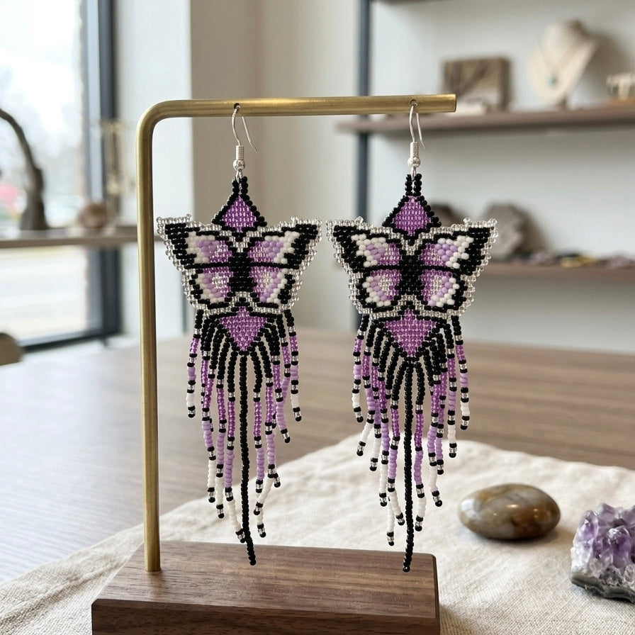 Boucles d'oreilles ailes dansantes perlées violet clair