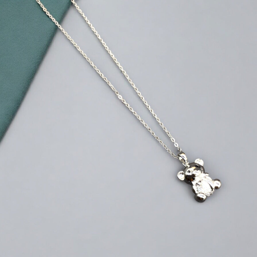 Colliers pendentifs en acier inoxydable avec petit ours et longue chaîne