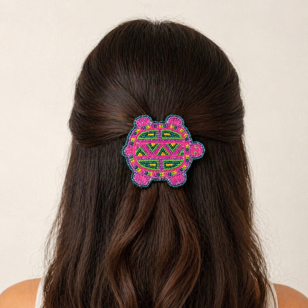 Barrette tortue perlée accent rose