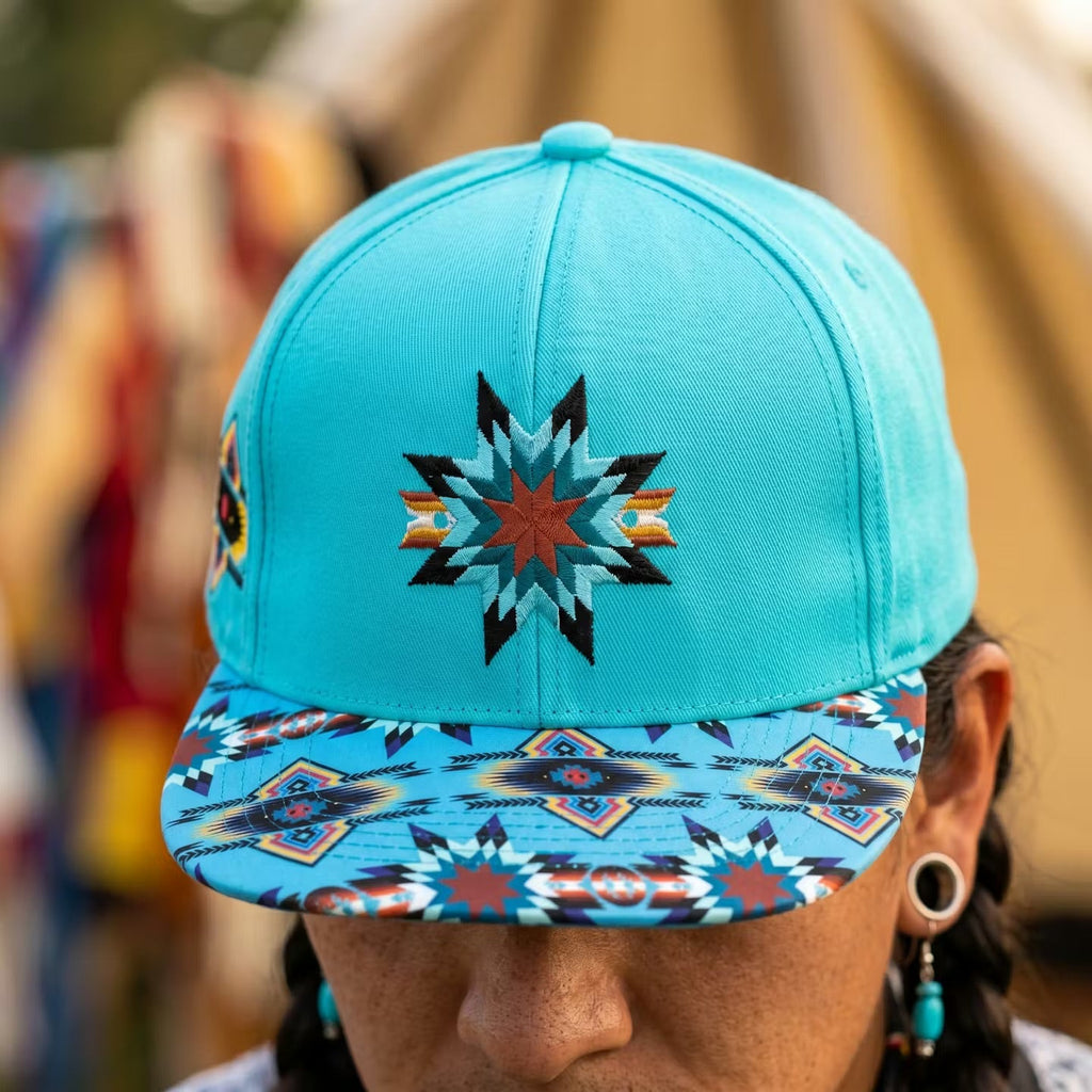 Chapeau brodé autochtone turquoise