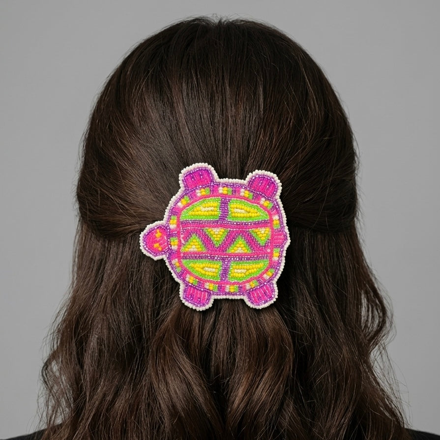 Barrette tortue perlée accent rose