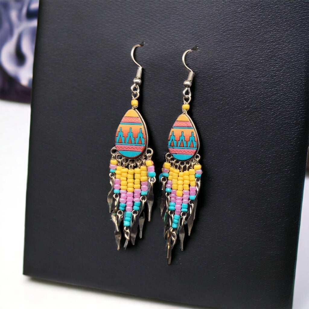 Boucles d'oreilles larmées petites de couleur jaune et turquoise OldTribes™ de style sud-ouest