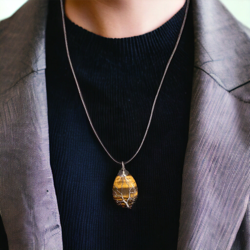 Pendentif en pierres précieuses Œil de tigre doré jaune, enveloppé d'un arbre de vie en argent