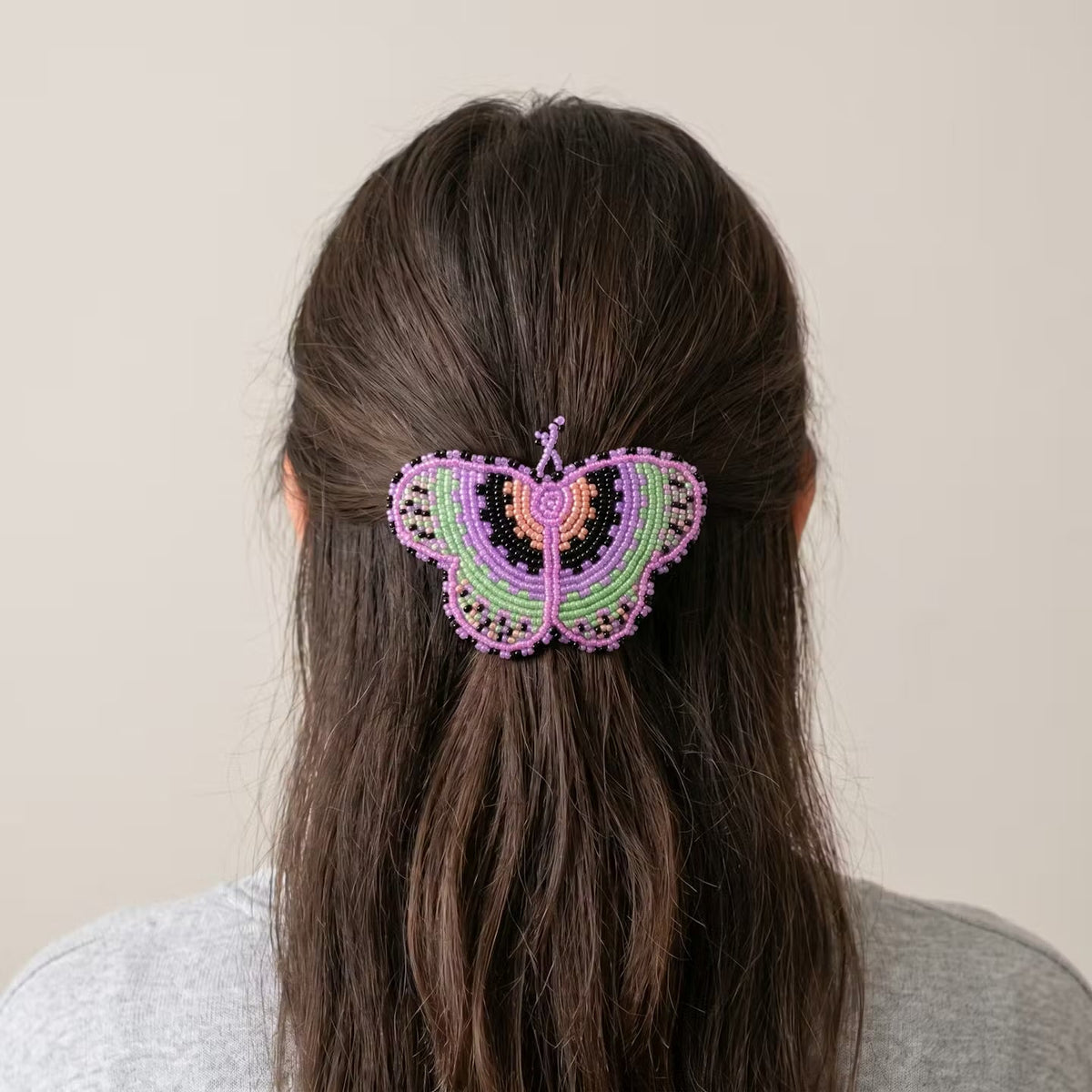 Barrette perlée papillon rose