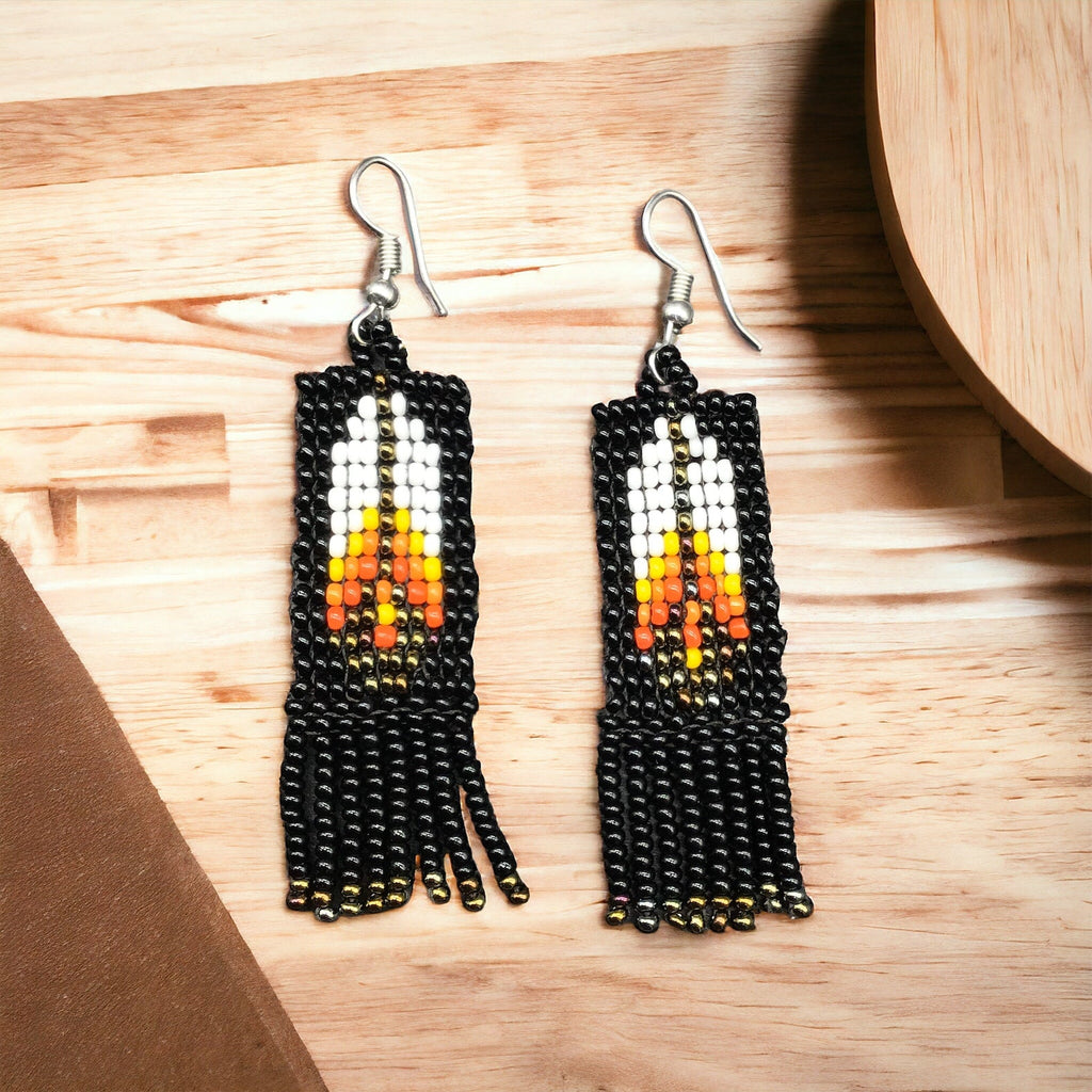 Boucles d'oreilles Oldtribes™ à plumes noires perlées