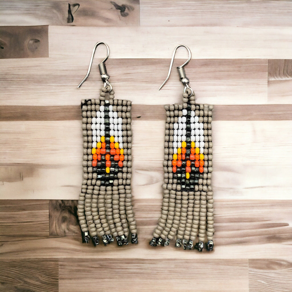 Boucles d'oreilles Oldtribes™ à plumes et perles grises