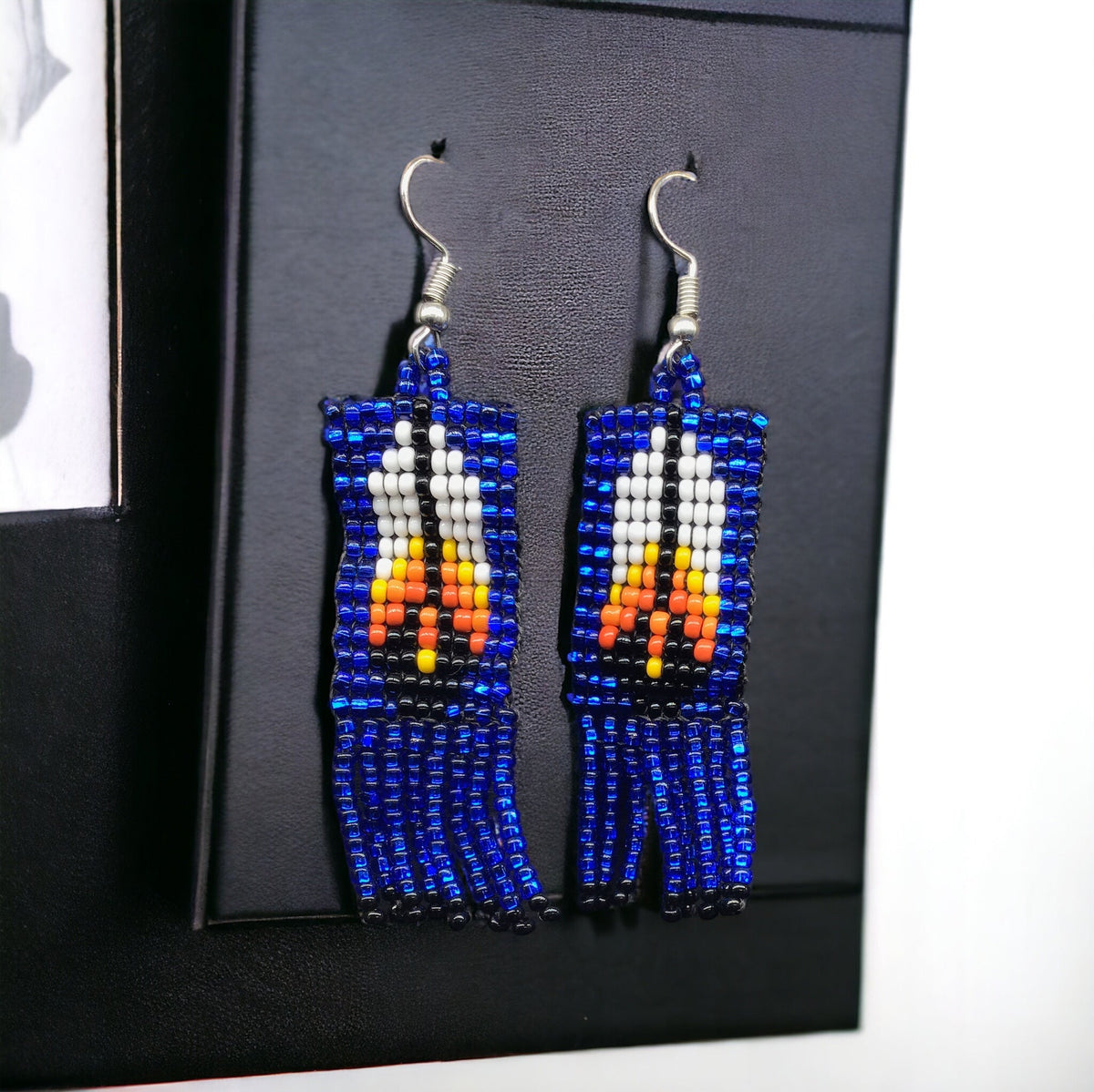 Boucles d'oreilles Oldtribes™ à plumes et perles bleu foncé
