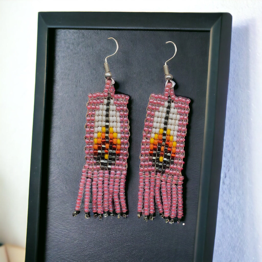 Boucles d'oreilles Oldtribes™ à plumes et perles, rose clair