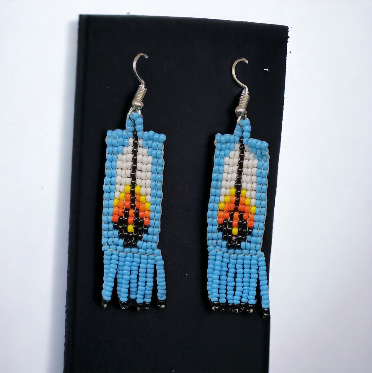 Boucles d'oreilles Oldtribes™ plume perlée bleu ciel