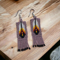 Boucles d'oreilles en perles et plumes gris rosé Oldtribes™