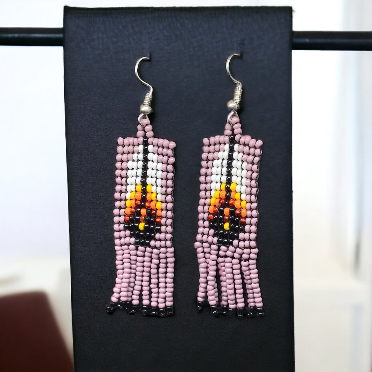 Boucles d'oreilles en perles et plumes gris rosé Oldtribes™