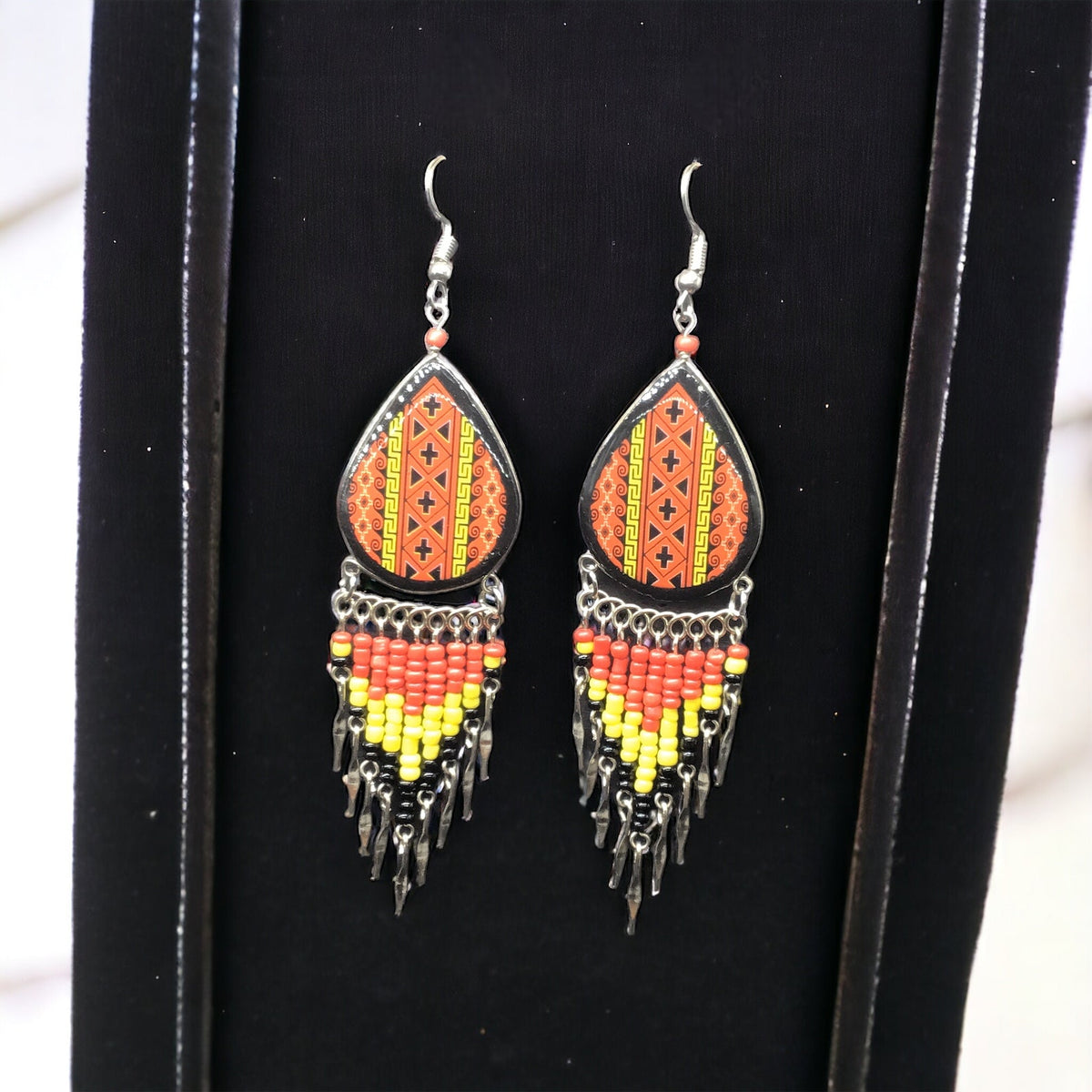 Boucles d'oreilles OldTribes™ peintes du Sud-Ouest, rouges et jaunes