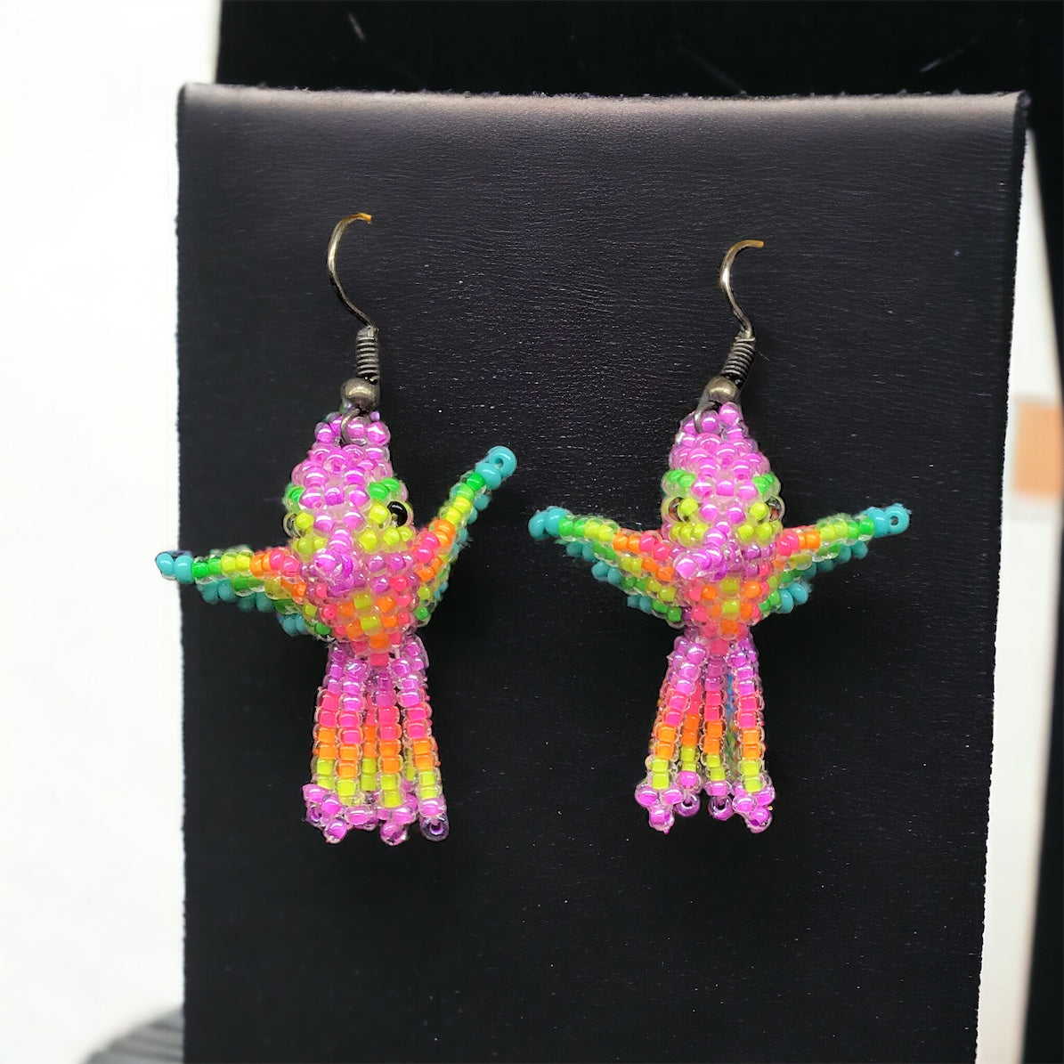 Boucles d'oreilles colibri roses perlées OLDTRIBES™