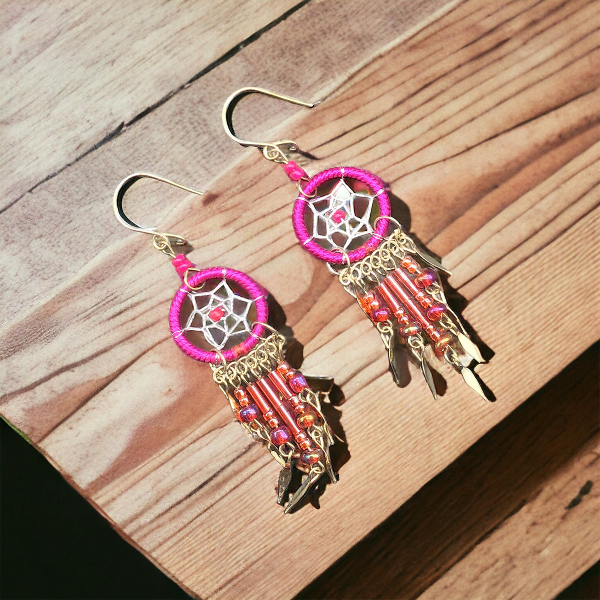 Boucles d'oreilles attrape-rêves fuschia OLDTRIBES™