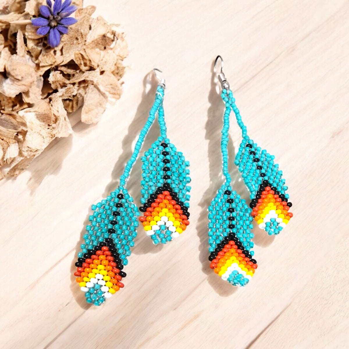 Boucles d'oreilles en plumes perlées turquoises OldTribes™