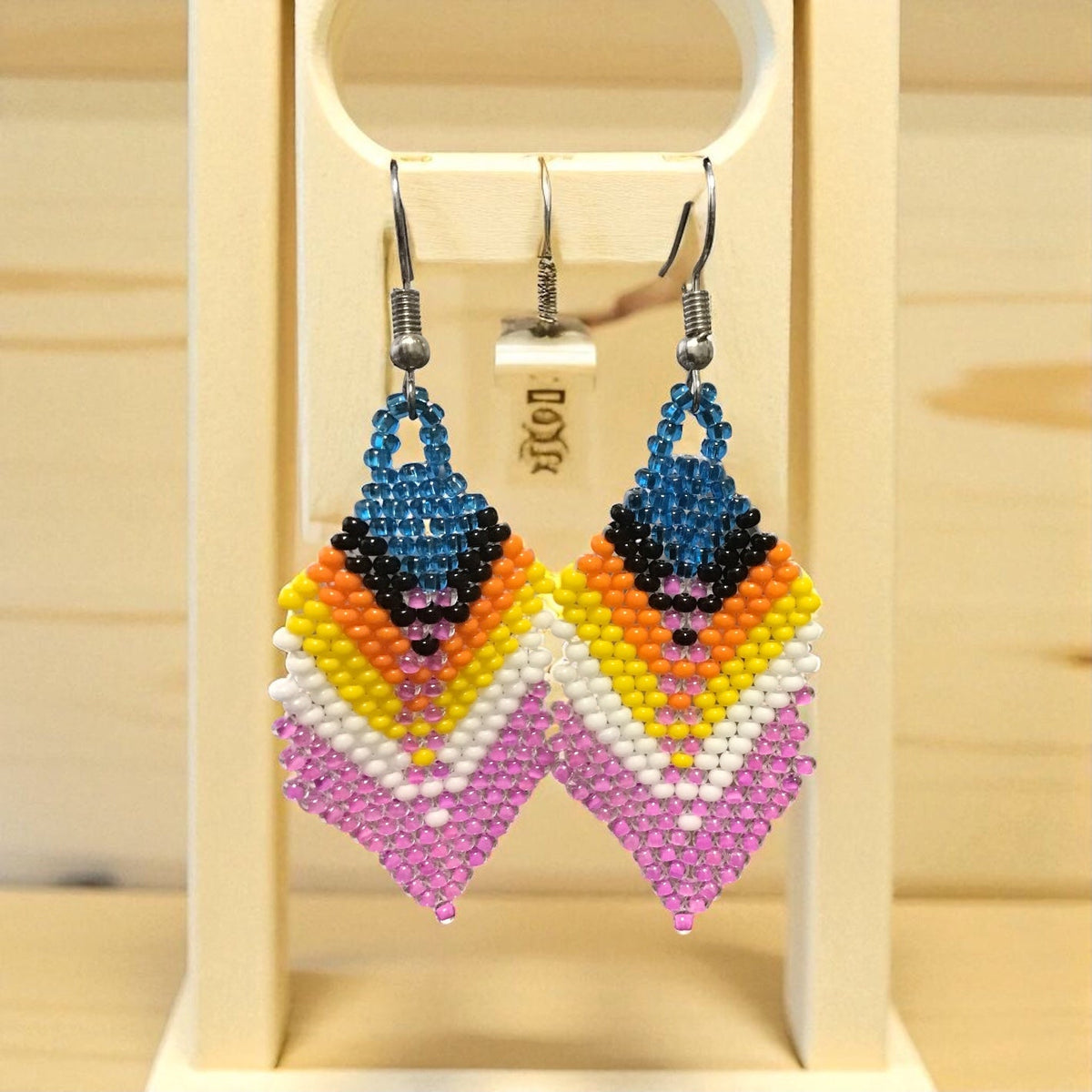 Boucles d'oreilles pendantes à plumes et perles OldTribes™ célestes et violet clair