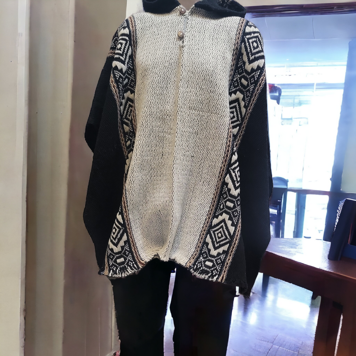 Poncho équitable homme noir et blanc autochtone