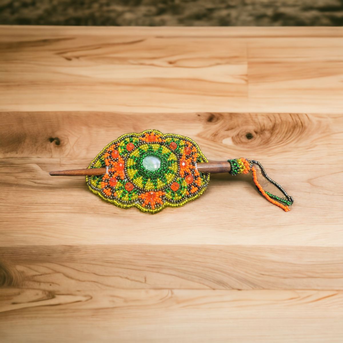 Barrette style amérindien, avec accents orange et verts