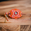 Barrette de style amérindien, avec des accents orange et rouge