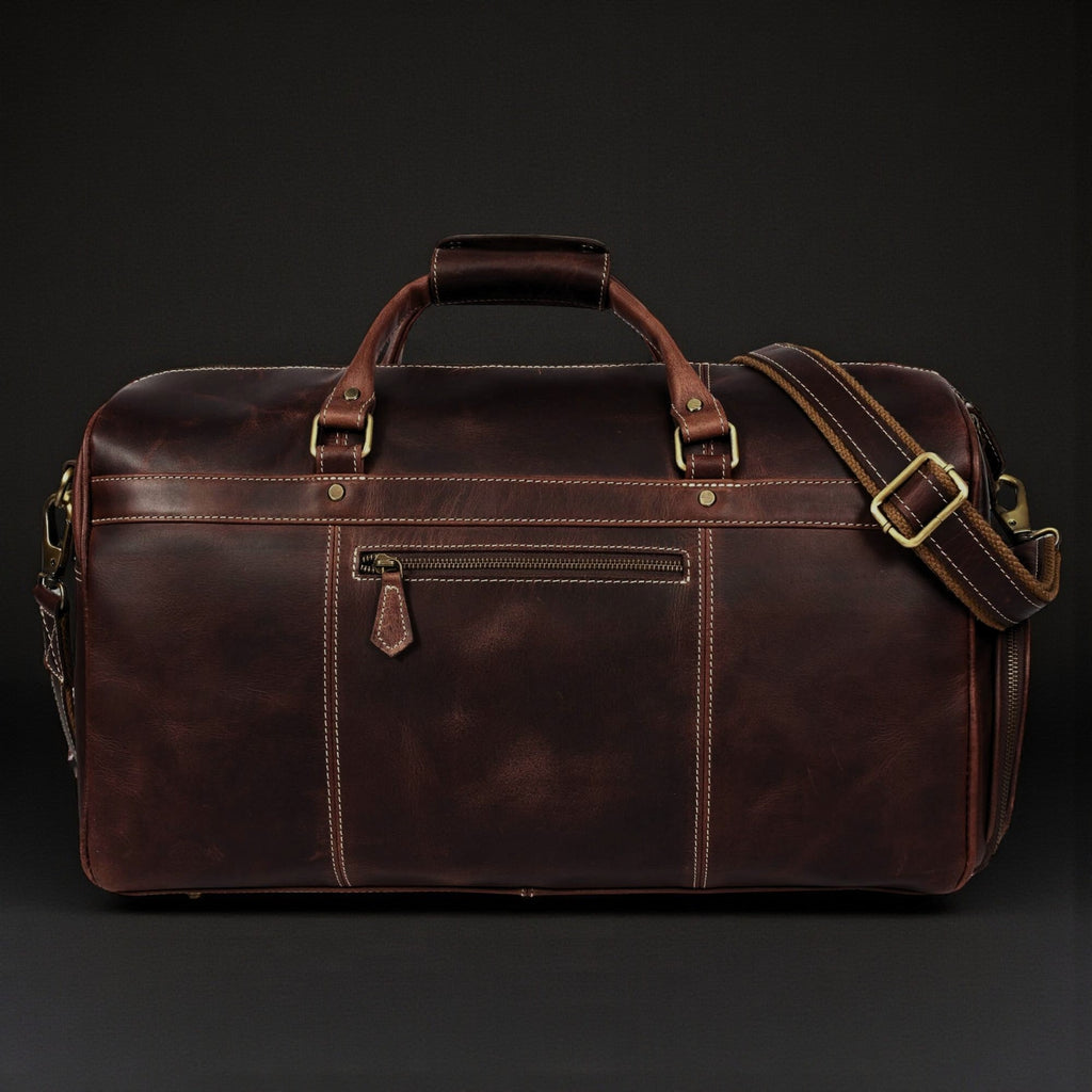 Le sac de voyage The Voyager Duffle en cuir pleine fleur vieilli marron