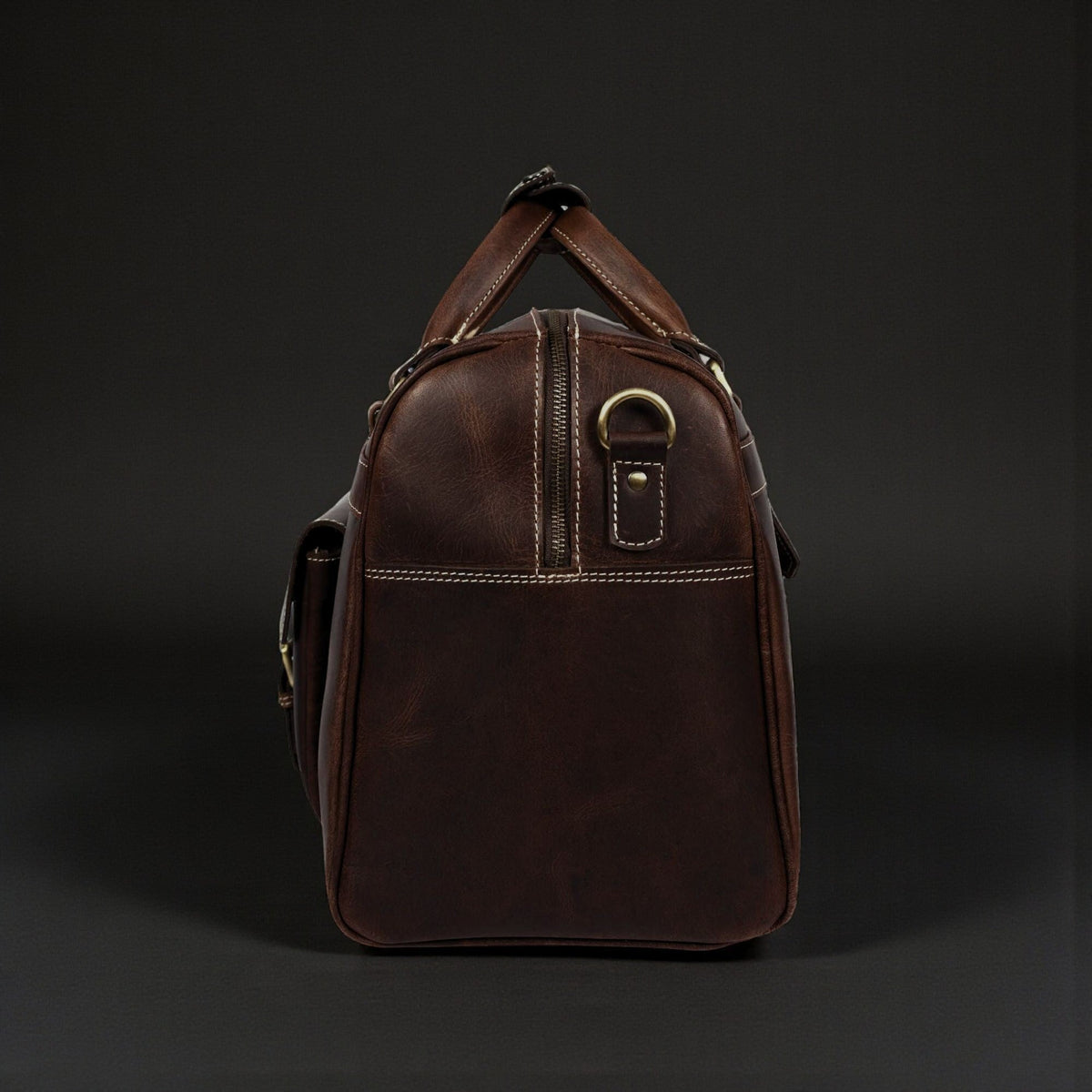 Le sac de voyage The Voyager Duffle en cuir pleine fleur vieilli marron