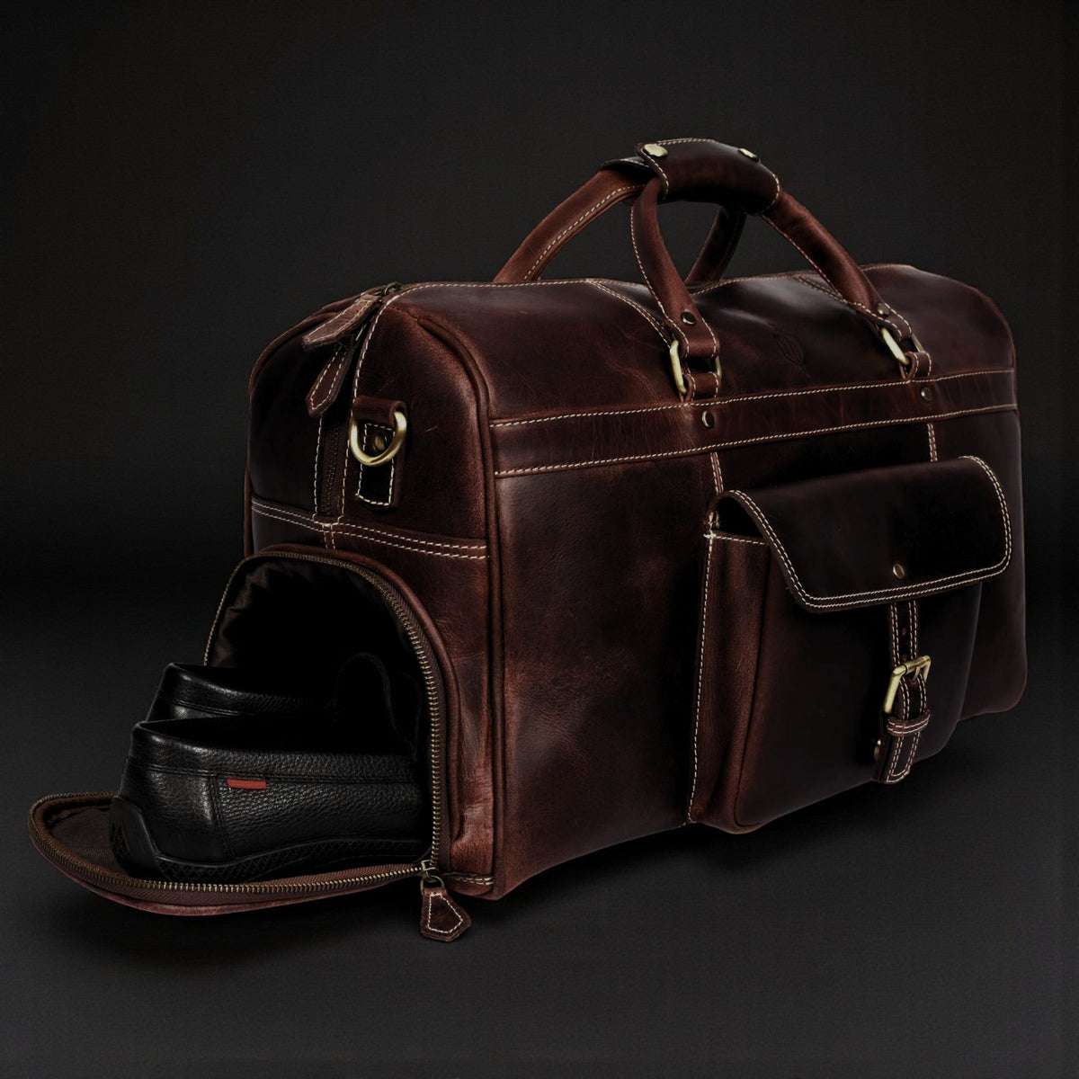 Le sac de voyage The Voyager Duffle en cuir pleine fleur vieilli marron